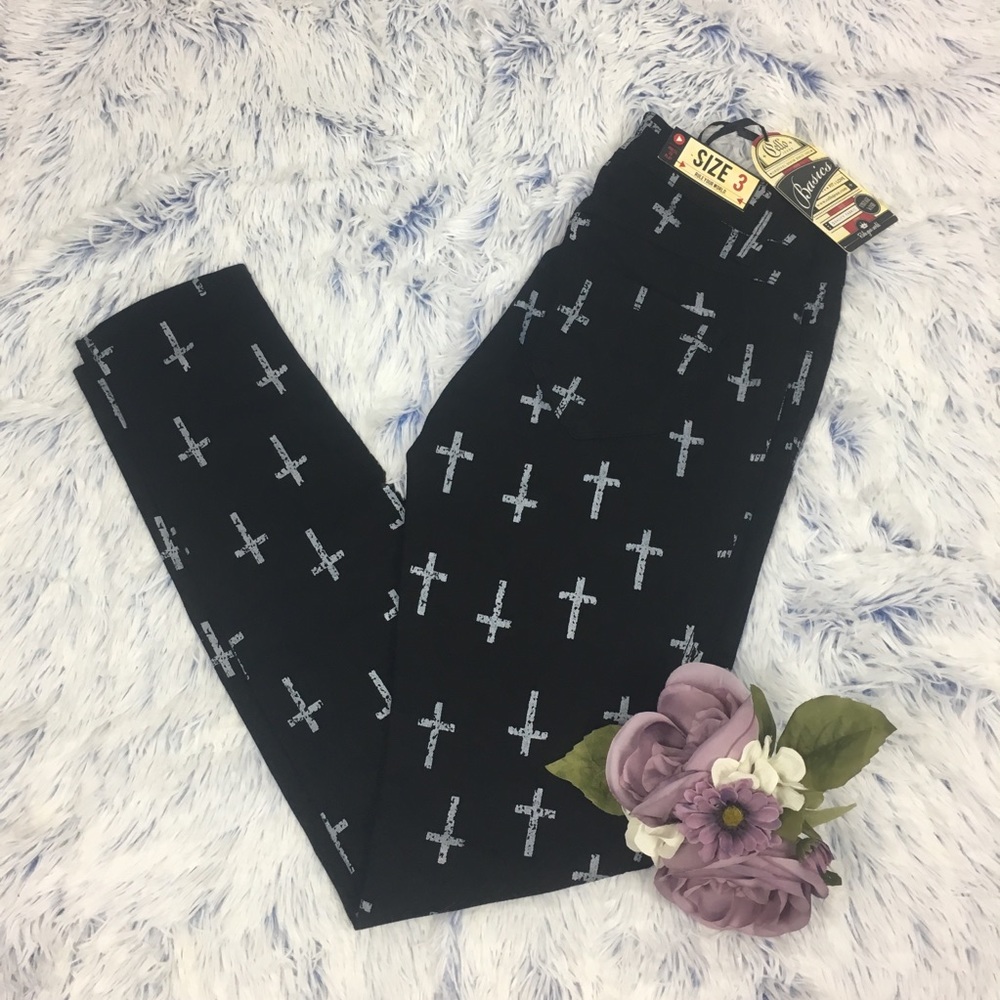 NWT Cello Jean Black Jegging Printed Crosses3x31.5